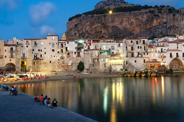 sicilia night view