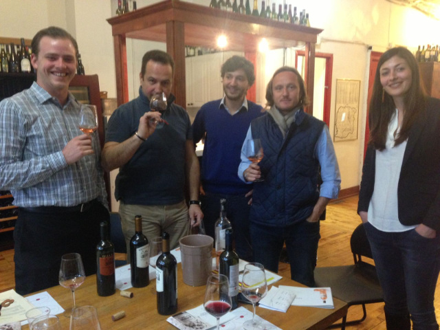 group photo firends wine tasting